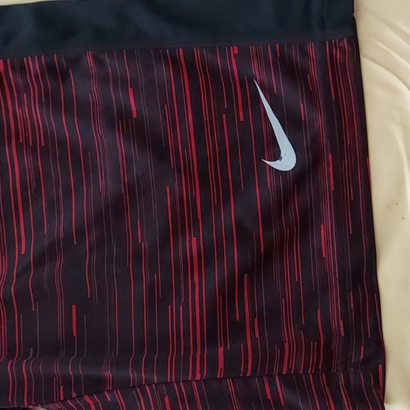 Vintage Nike Boys Black Red Lightweight Swoosh Logo Youth Dri Fit Shorts Sz M - Picture 3 of 7